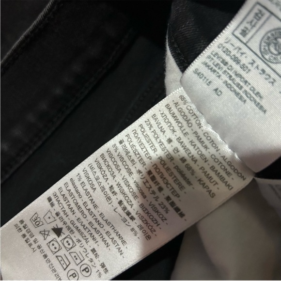 Like New Levi's 311 Shaping Skinny Jeans 28 Long Black Denim Tall Inseam - Picture 8 of 9